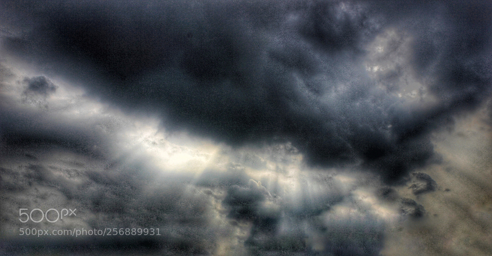 Canon EOS 550D (EOS Rebel T2i / EOS Kiss X4) sample photo. Stormy sky photography
