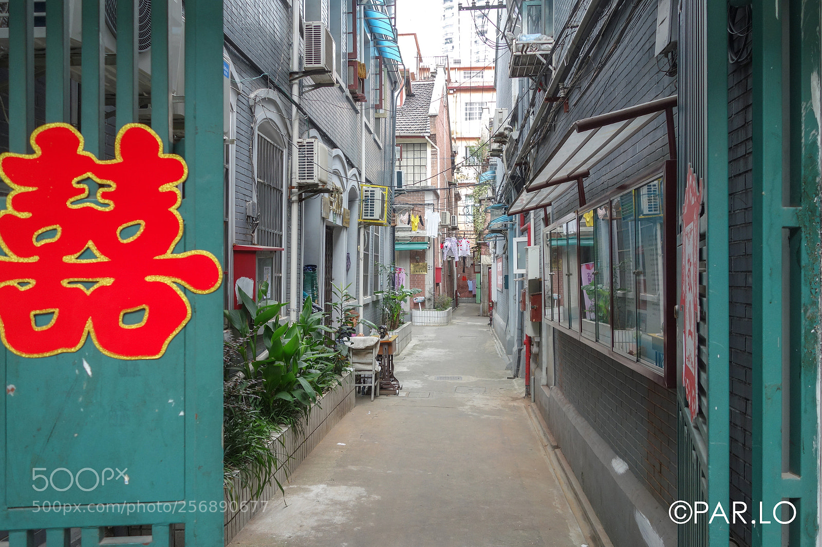 Sony Cyber-shot DSC-RX100 sample photo. Behind the door. shanghai. photography