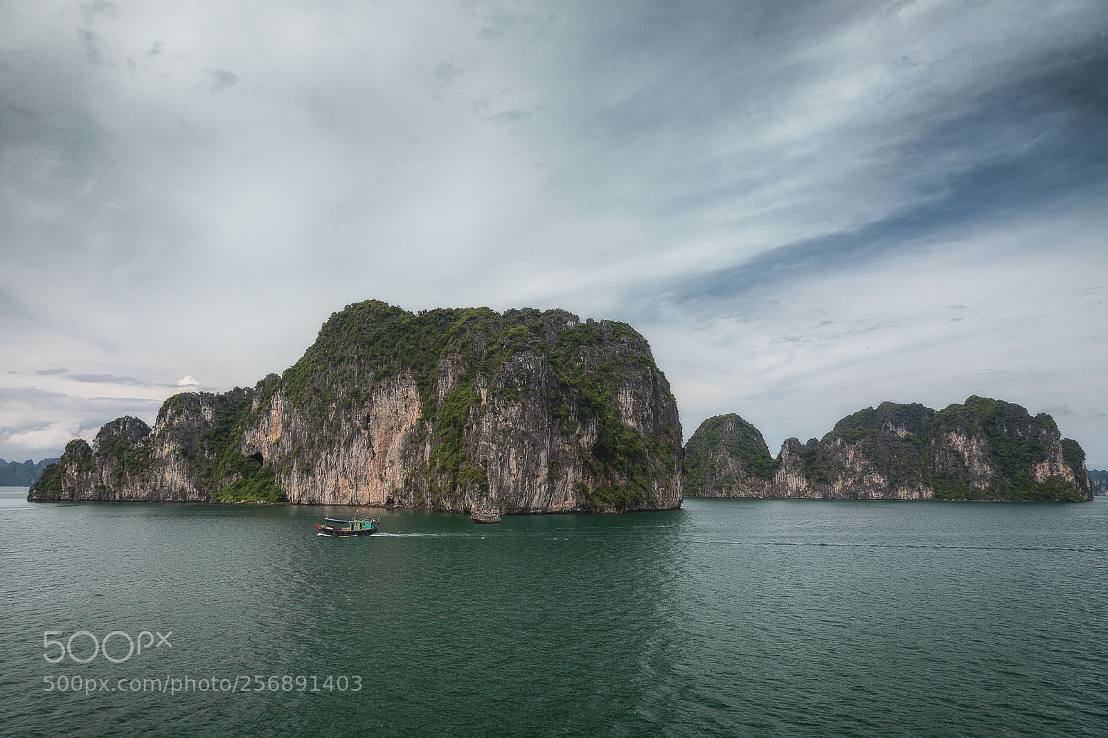 Canon EOS 5D Mark II sample photo. Halong bay photography