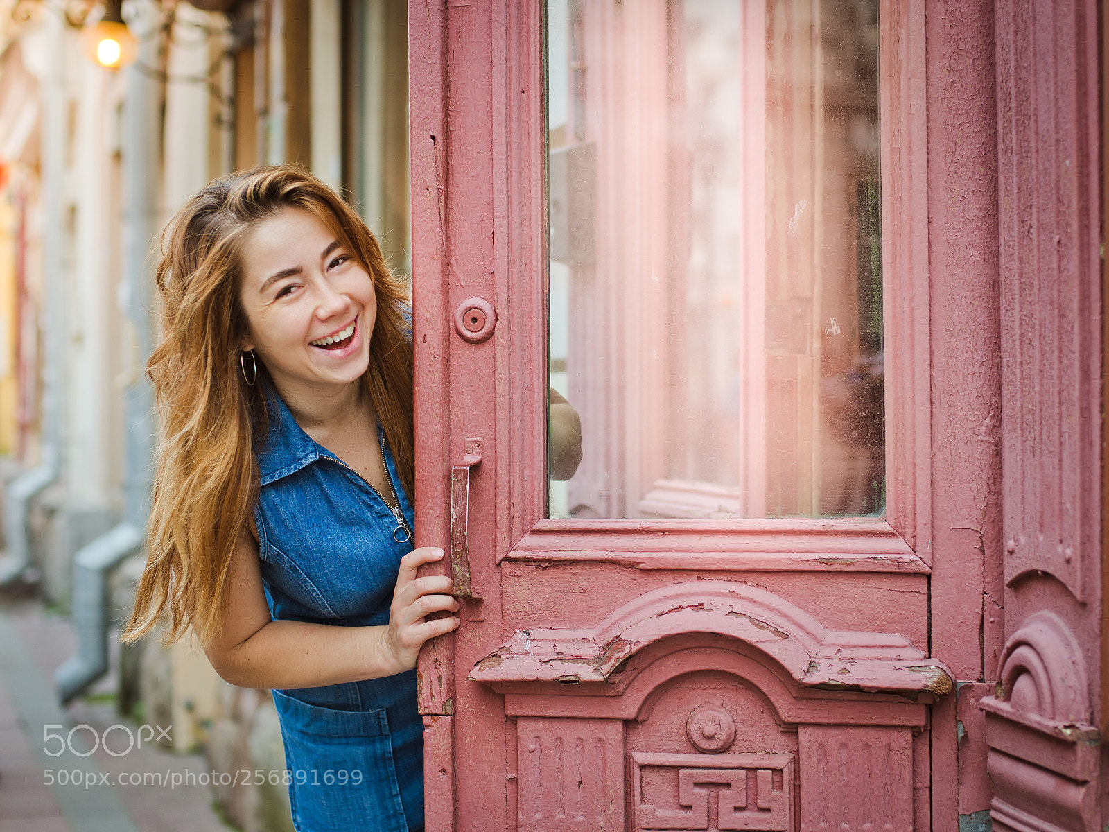 Nikon D800 sample photo. Girl laughs and opens photography