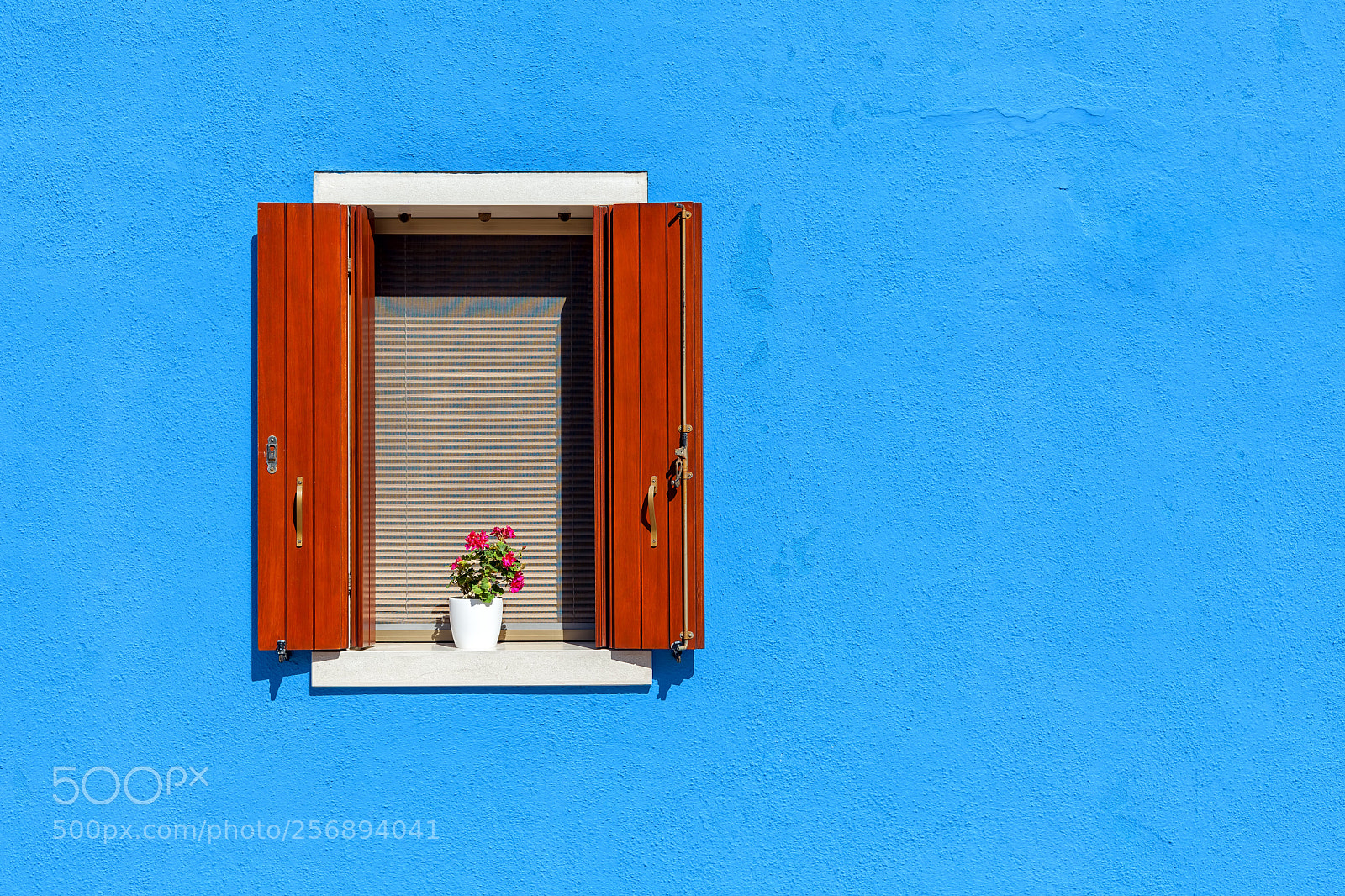 Canon EOS 5D Mark II sample photo. Window on blue wall photography