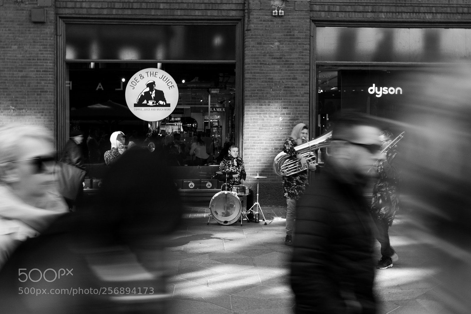 Sony a7 II sample photo. Street performers photography