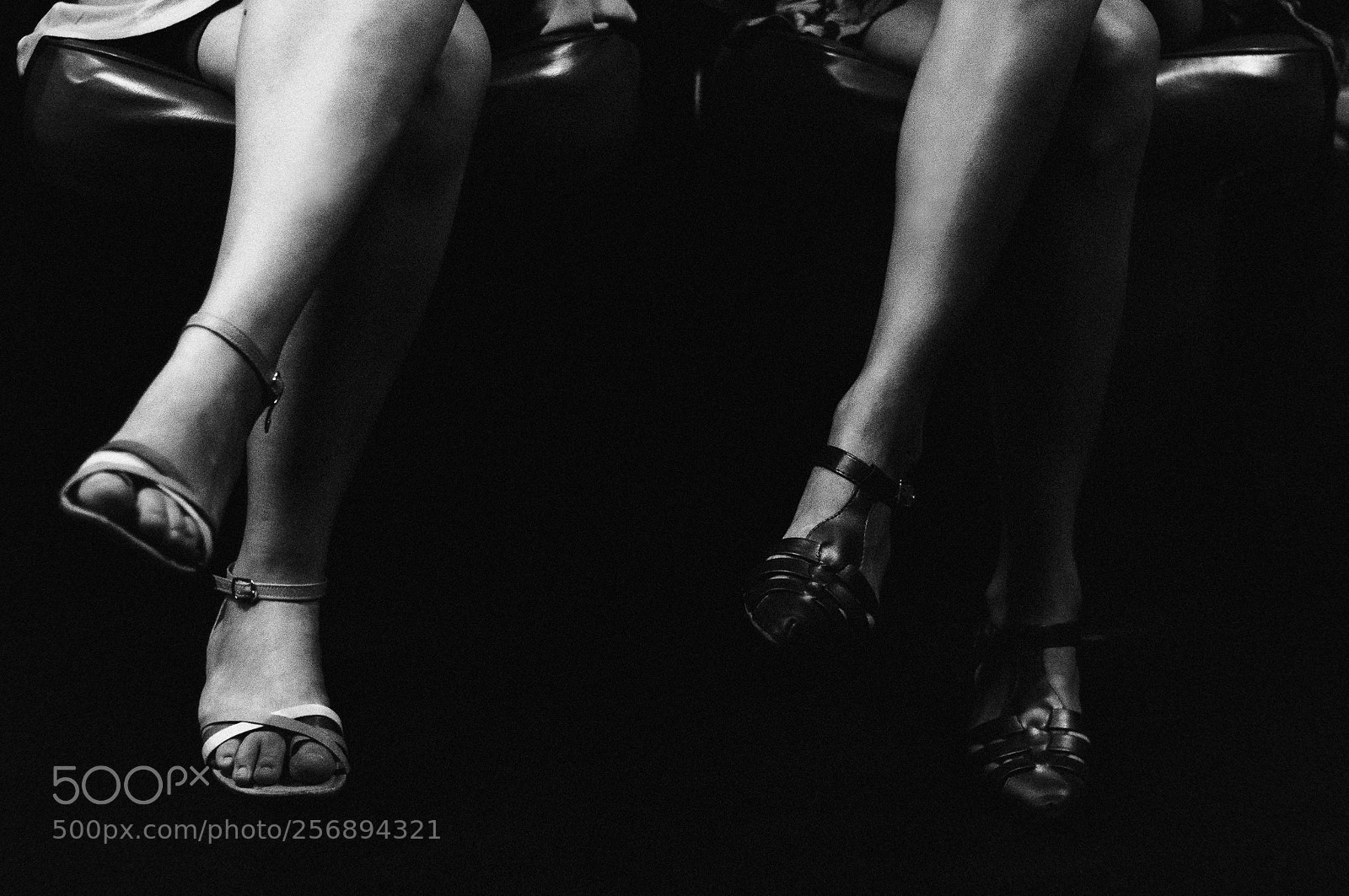 Nikon D90 sample photo. Les femmes aux jambes photography