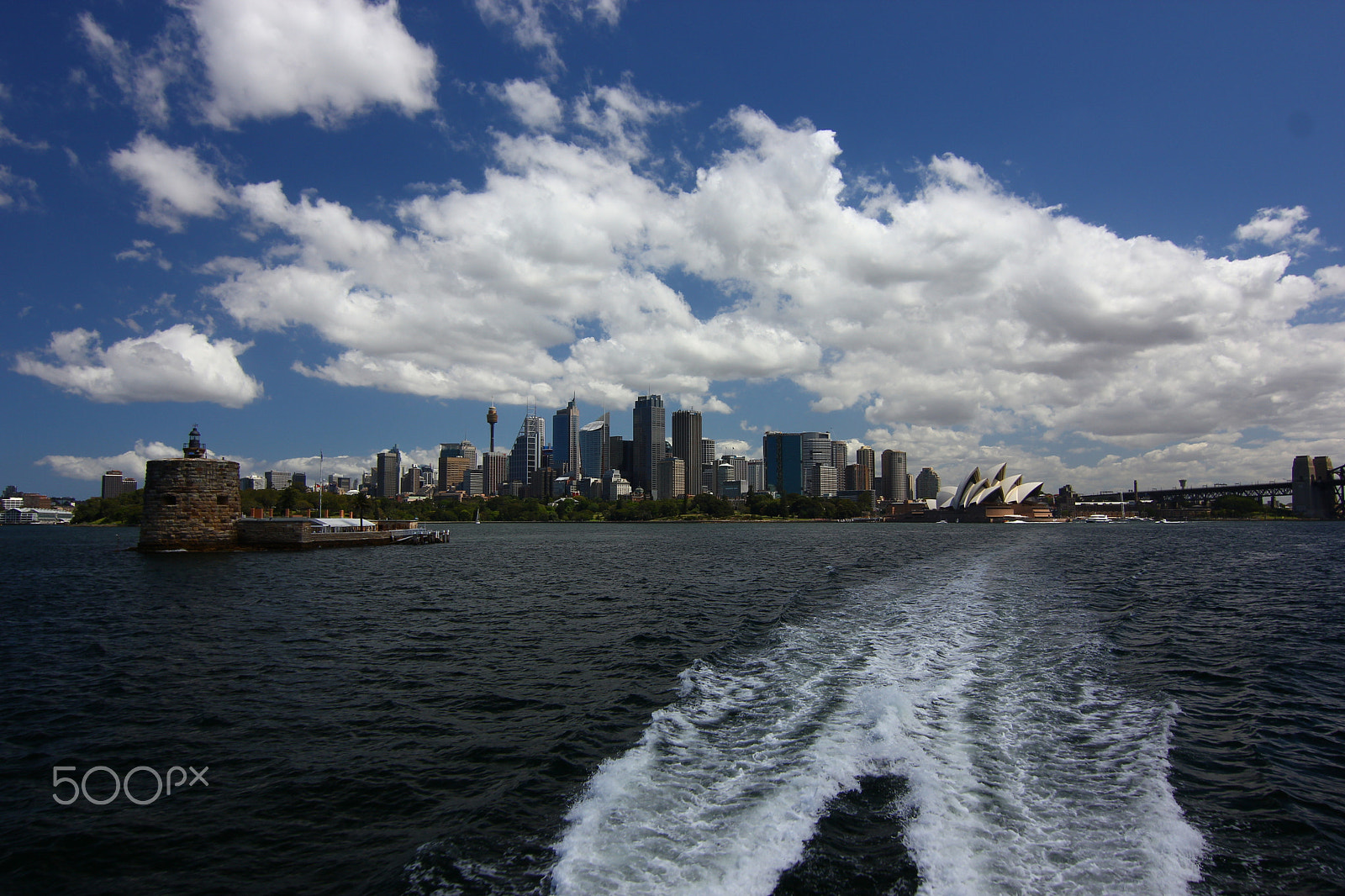 Canon EOS 550D (EOS Rebel T2i / EOS Kiss X4) sample photo. Sydney getting out of the port photography