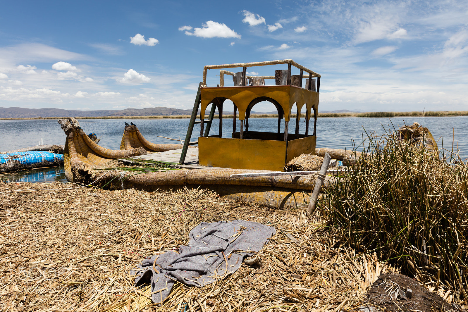 Canon EOS 5DS R sample photo. Totora boat on the photography