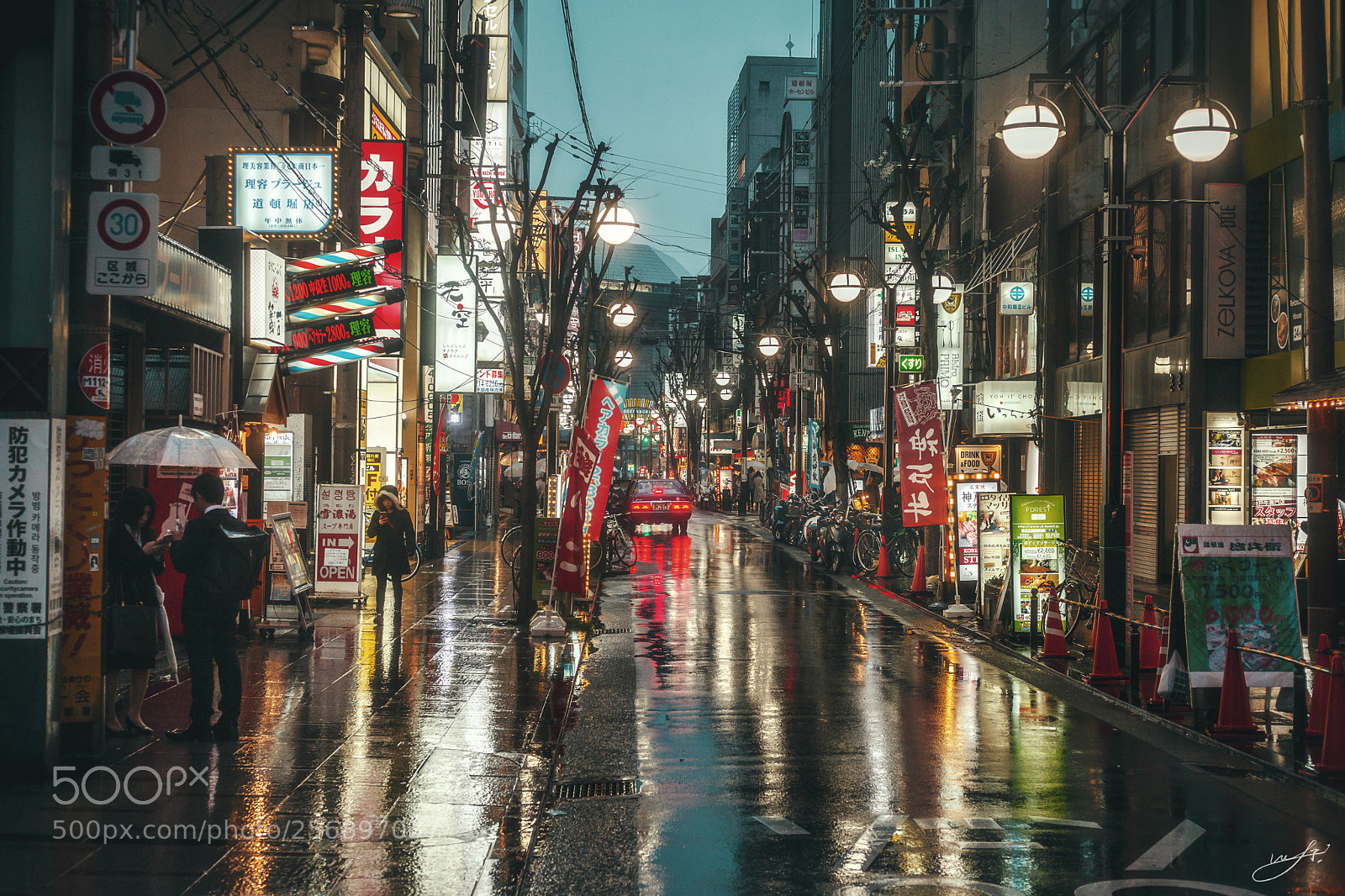 Canon EOS 5D Mark II sample photo. Rainy osaka street photography