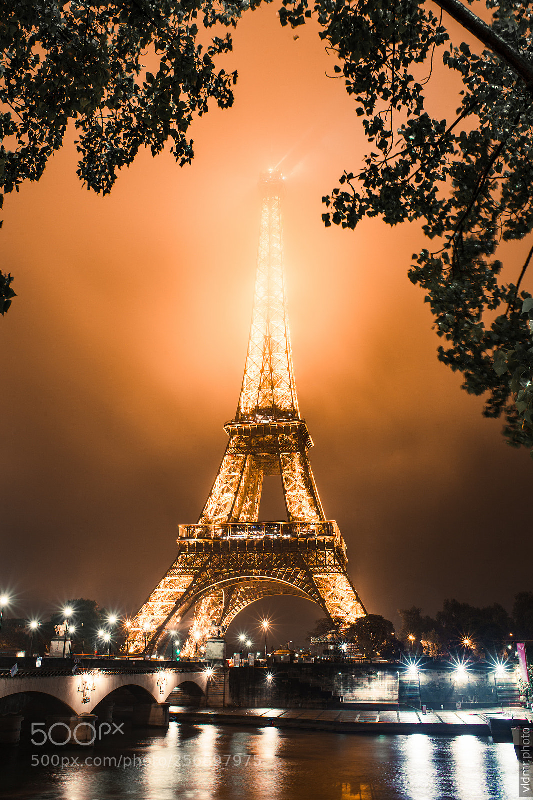 Canon EOS 5D Mark II sample photo. The eiffel tower in photography