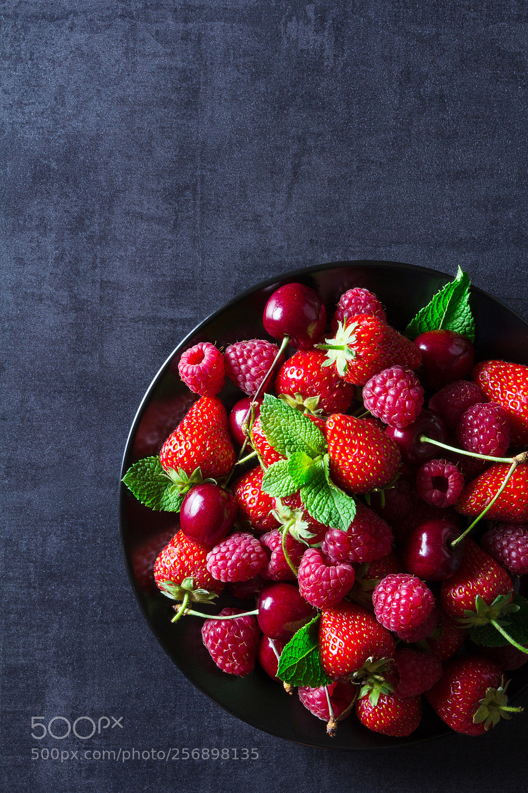 Canon EOS 60D sample photo. Fresh red ripe berries photography