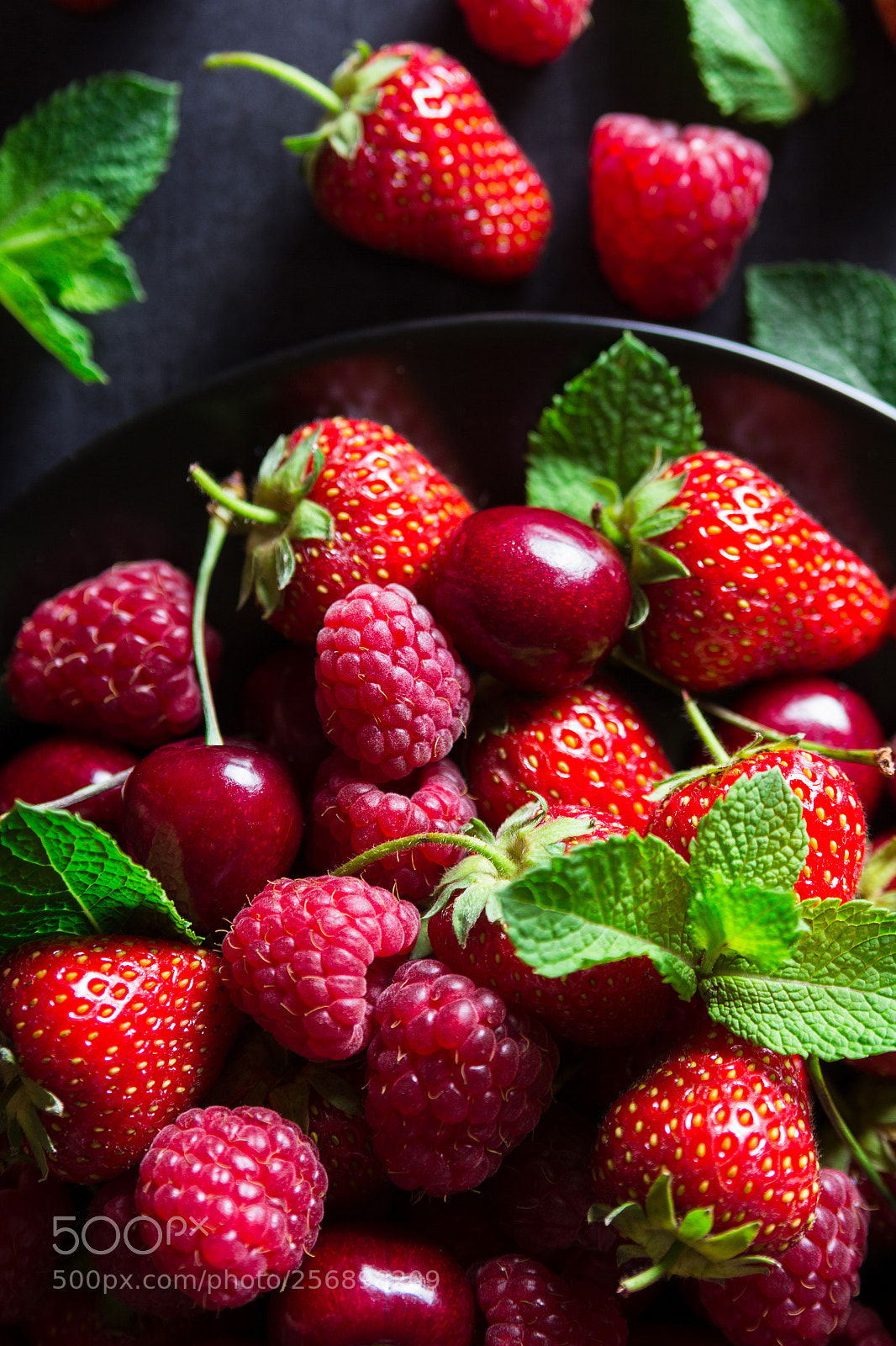 Canon EOS 60D sample photo. Fresh red ripe berries photography
