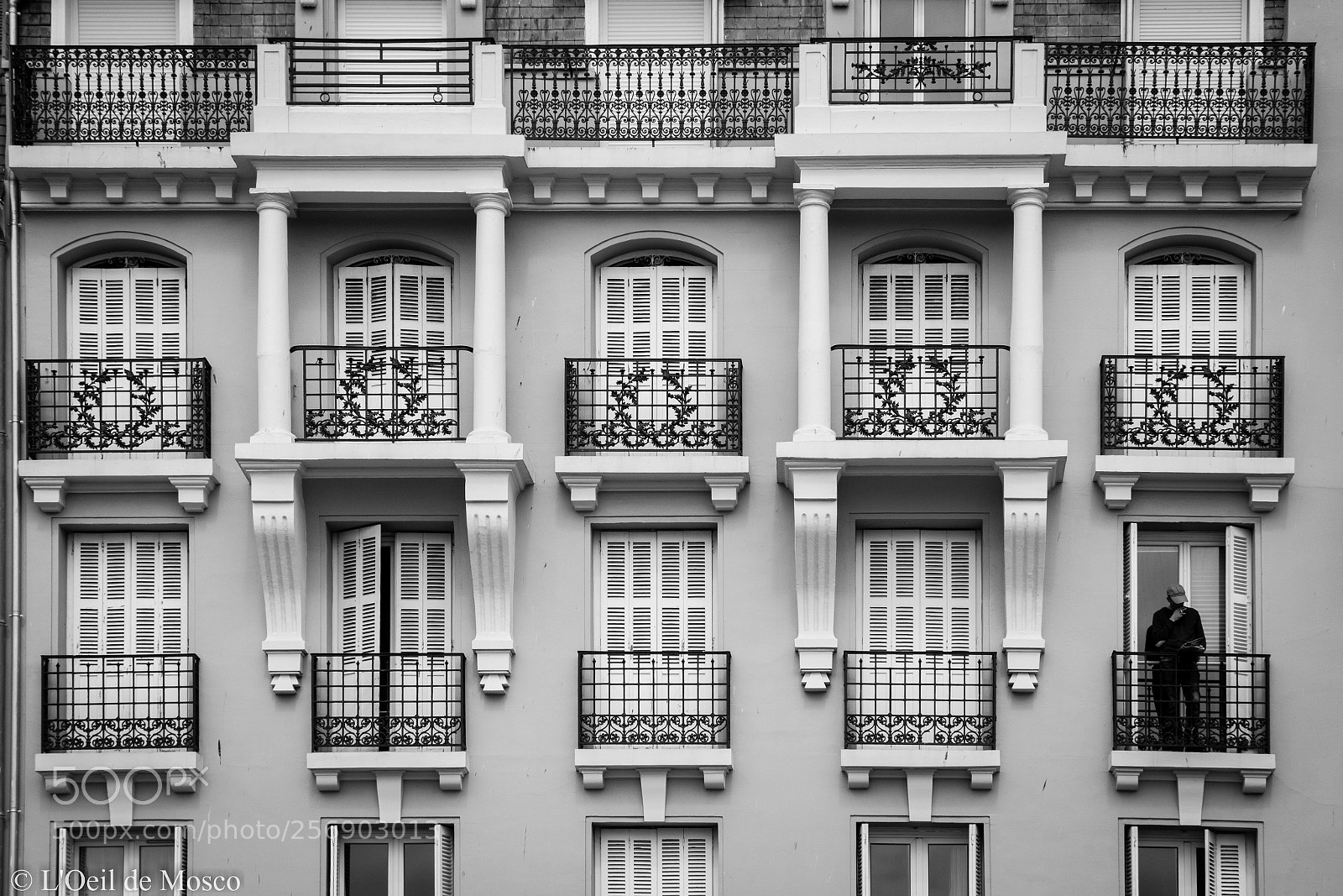 Nikon D7100 sample photo. L'homme au balcon. photography