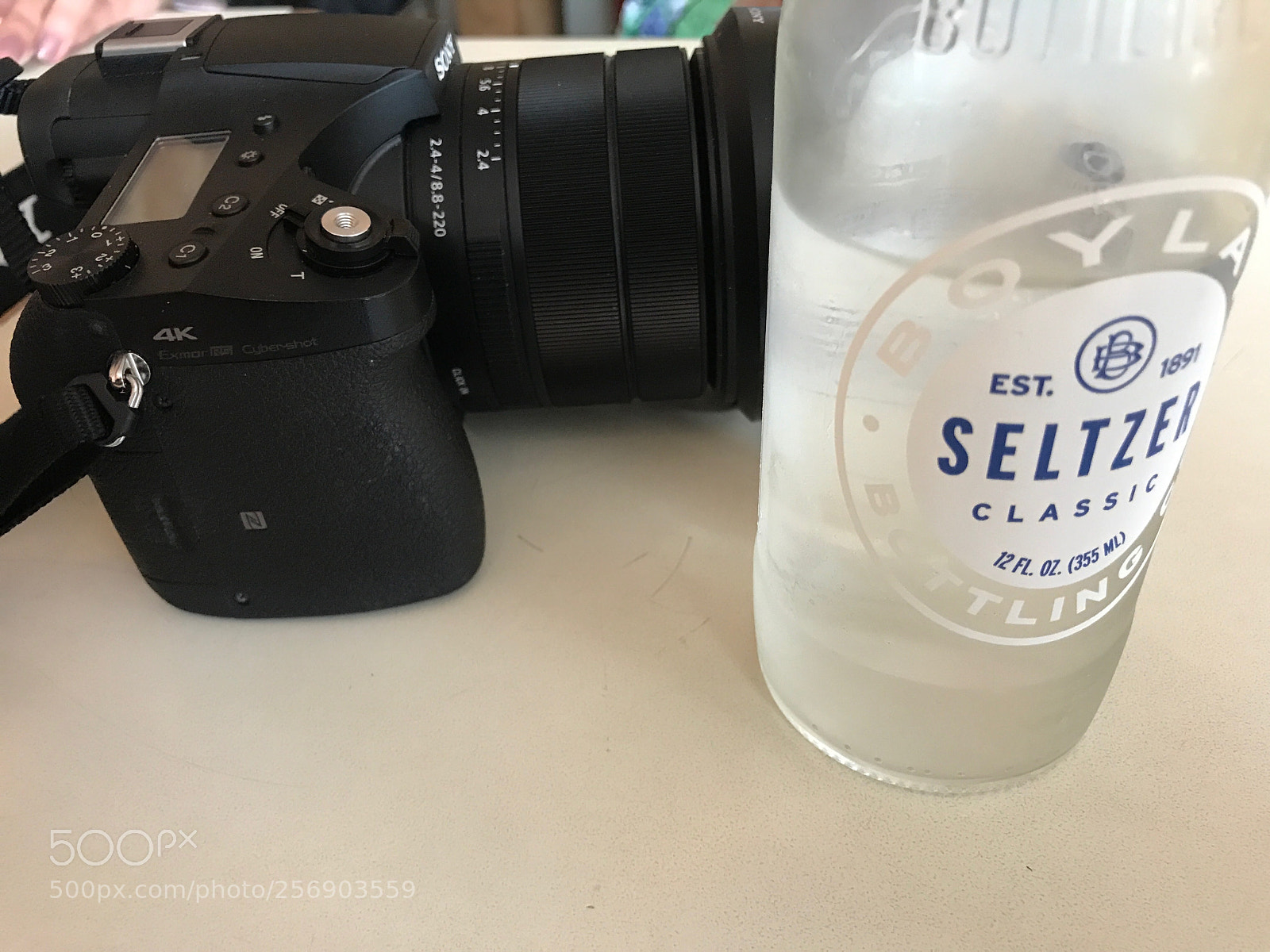 Apple iPhone 7 Plus sample photo. A quick break  photography