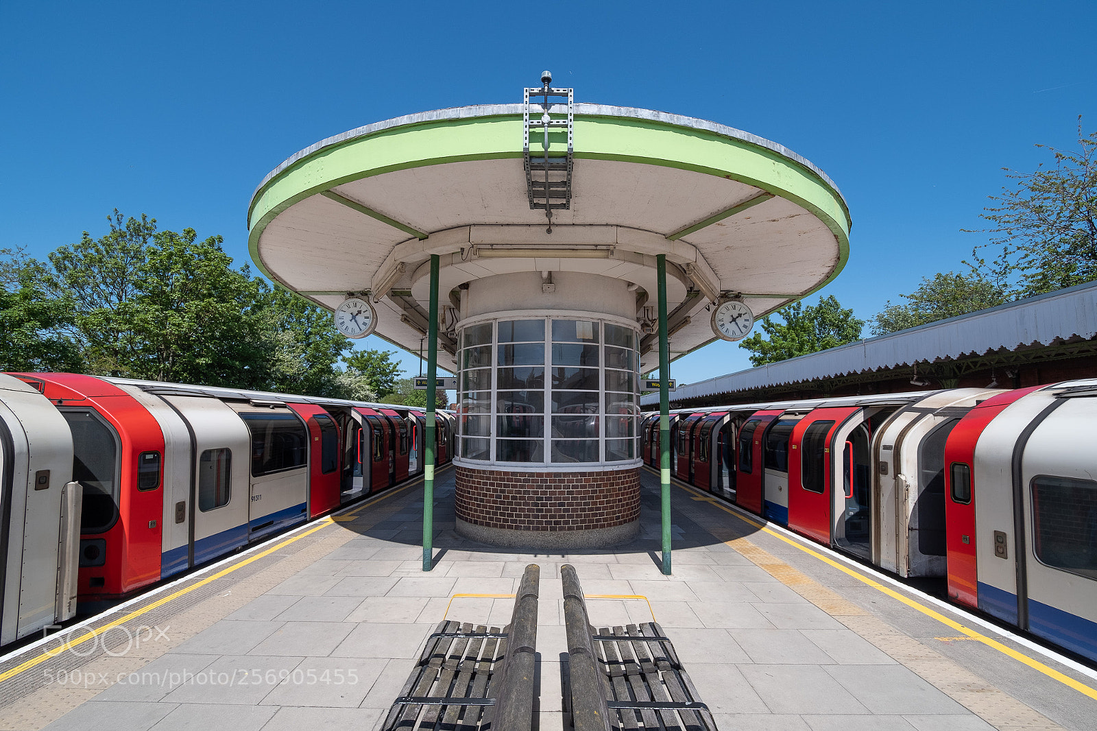 Fujifilm X-T2 sample photo. Hainault tube station photography