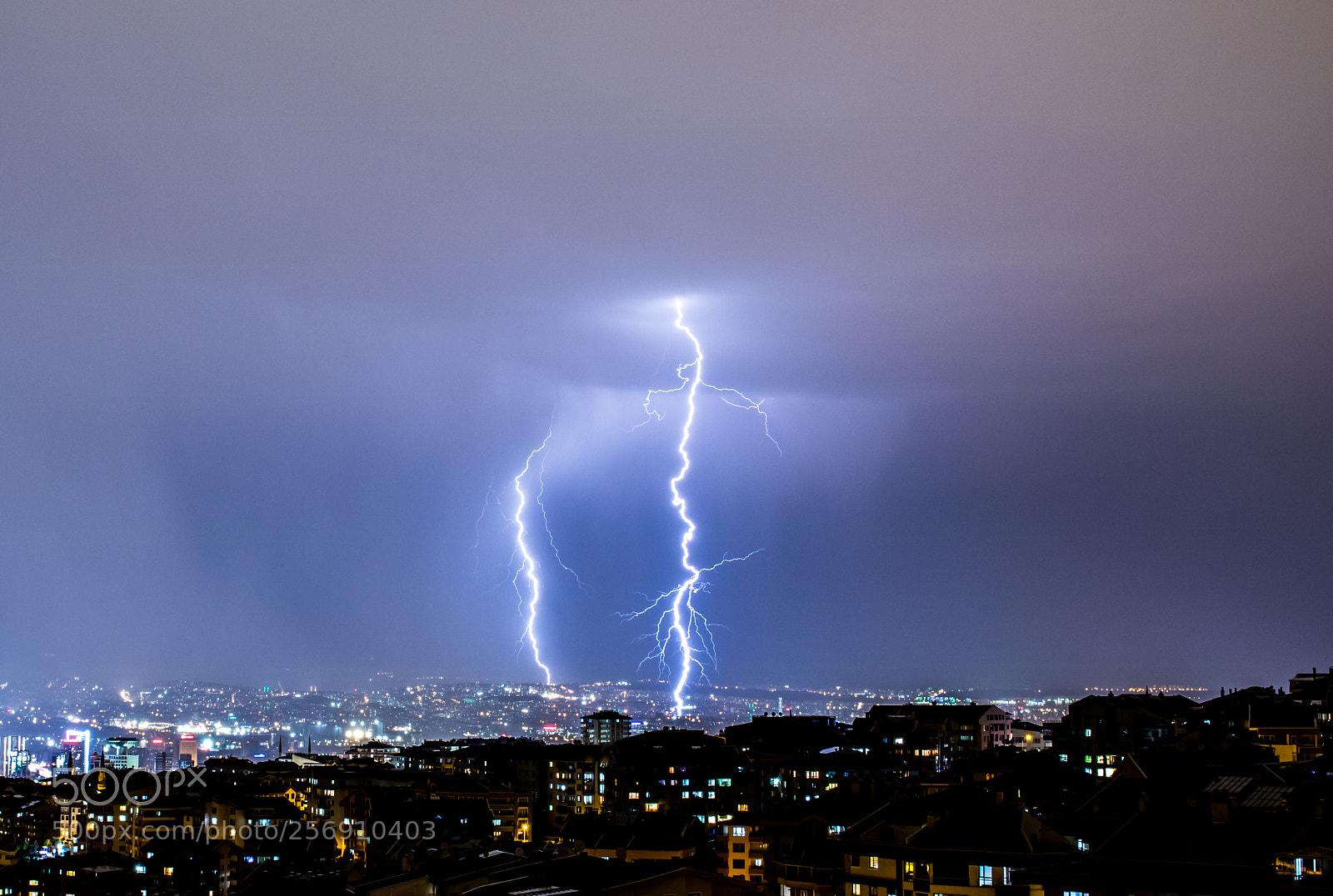 Canon EOS 760D (EOS Rebel T6s / EOS 8000D) sample photo. Lightning in city photography