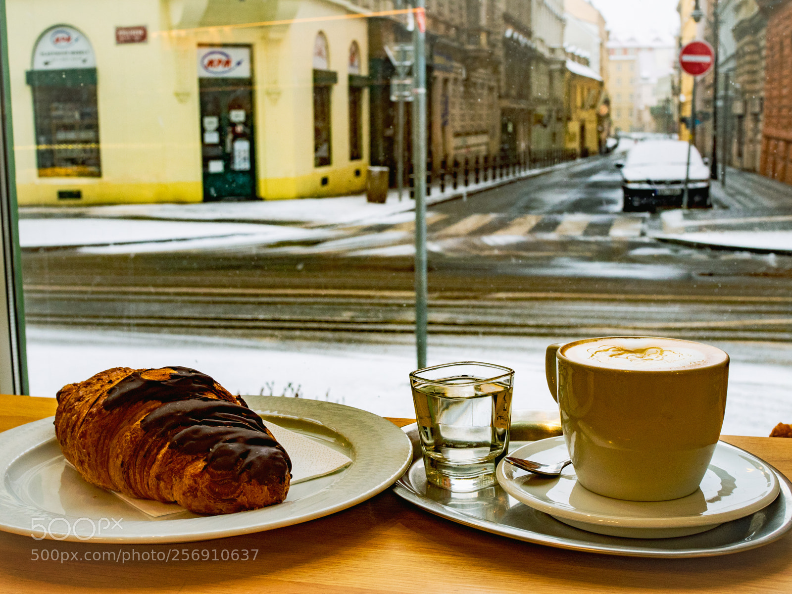 Olympus OM-D E-M1 sample photo. Breakfast in prague photography