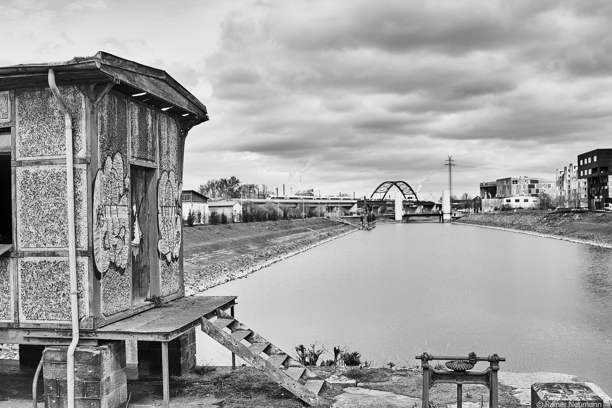 Sony Cyber-shot DSC-RX1R II sample photo. Jungbusch 69 b&w photography