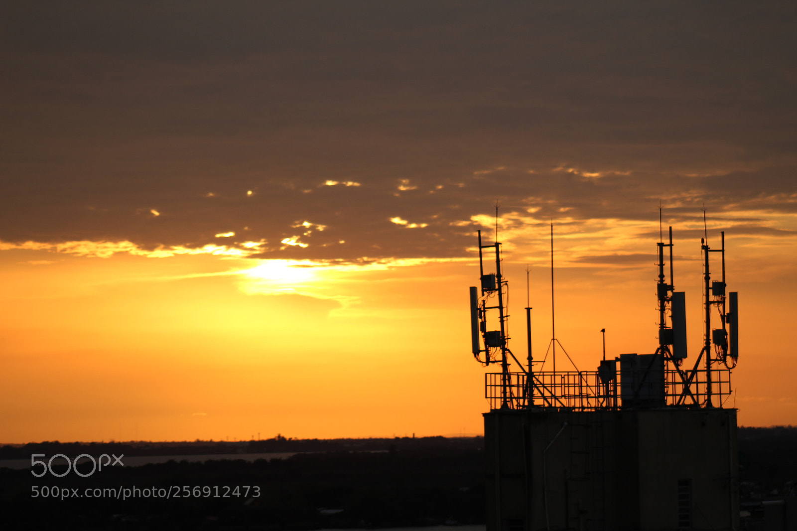 Canon EF 75-300mm f/4-5.6 sample photo. Antenas no pôr-do-sol photography