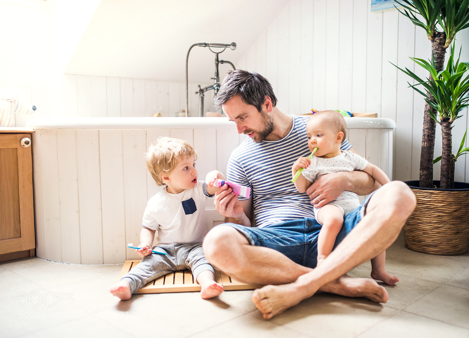 Nikon D4S sample photo. Father with two toddlers photography