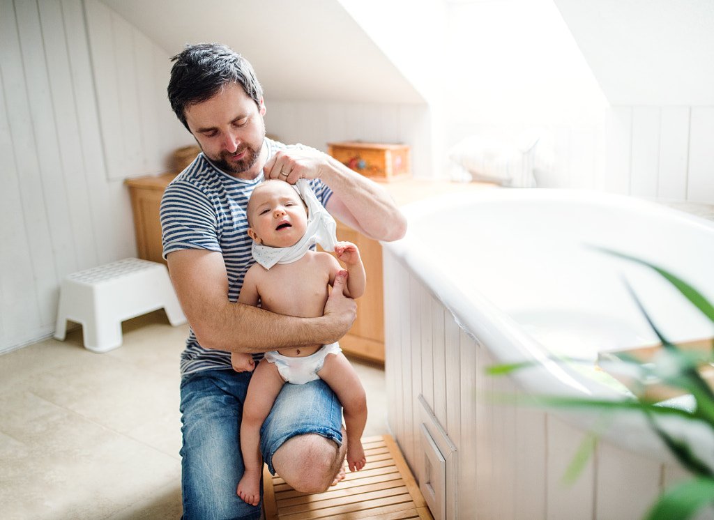 Father with a toddler child at home, getting ready for a bath. by Jozef Polc on 500px.com