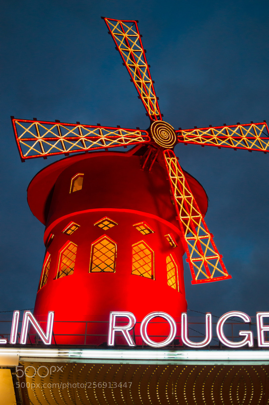 Nikon D3200 sample photo. Red night photography