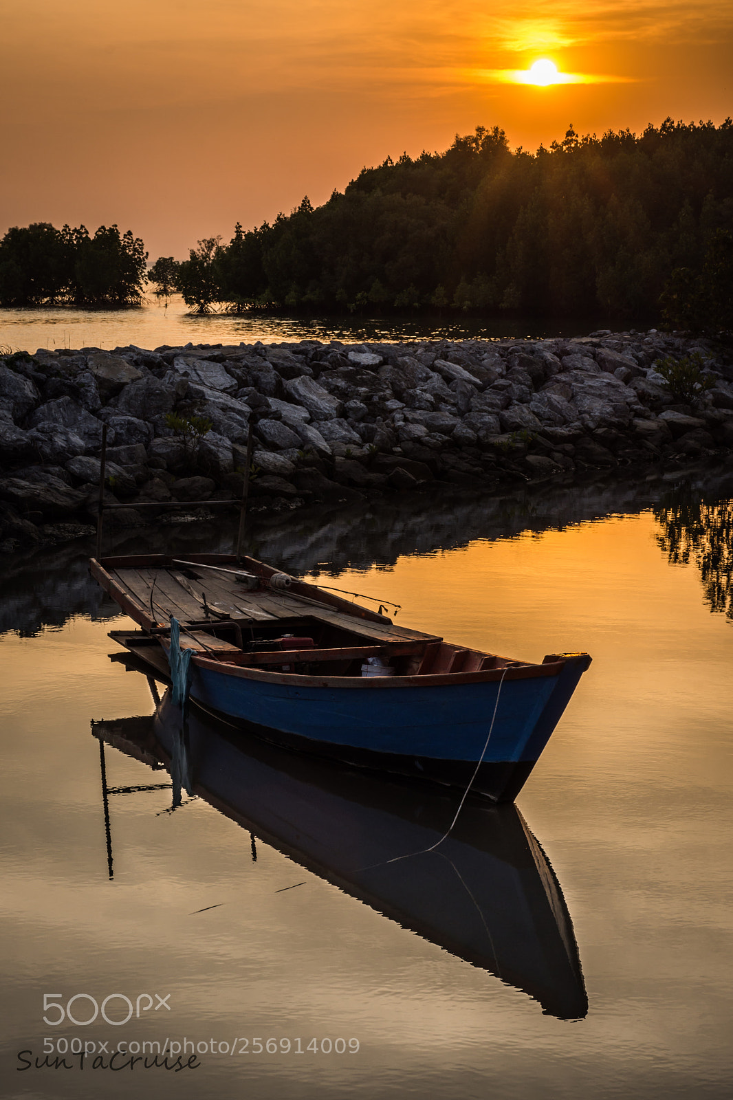 Nikon D7200 sample photo. Boat in evening photography