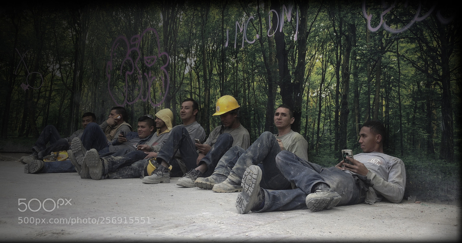Apple iPhone 5 sample photo. City natute workers photography