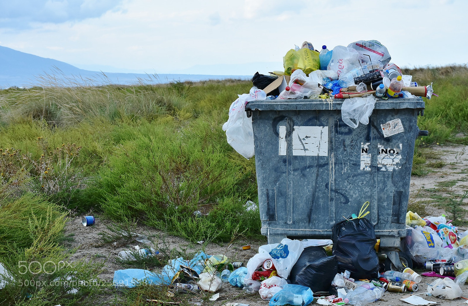 Nikon D7200 sample photo. Garbage photography