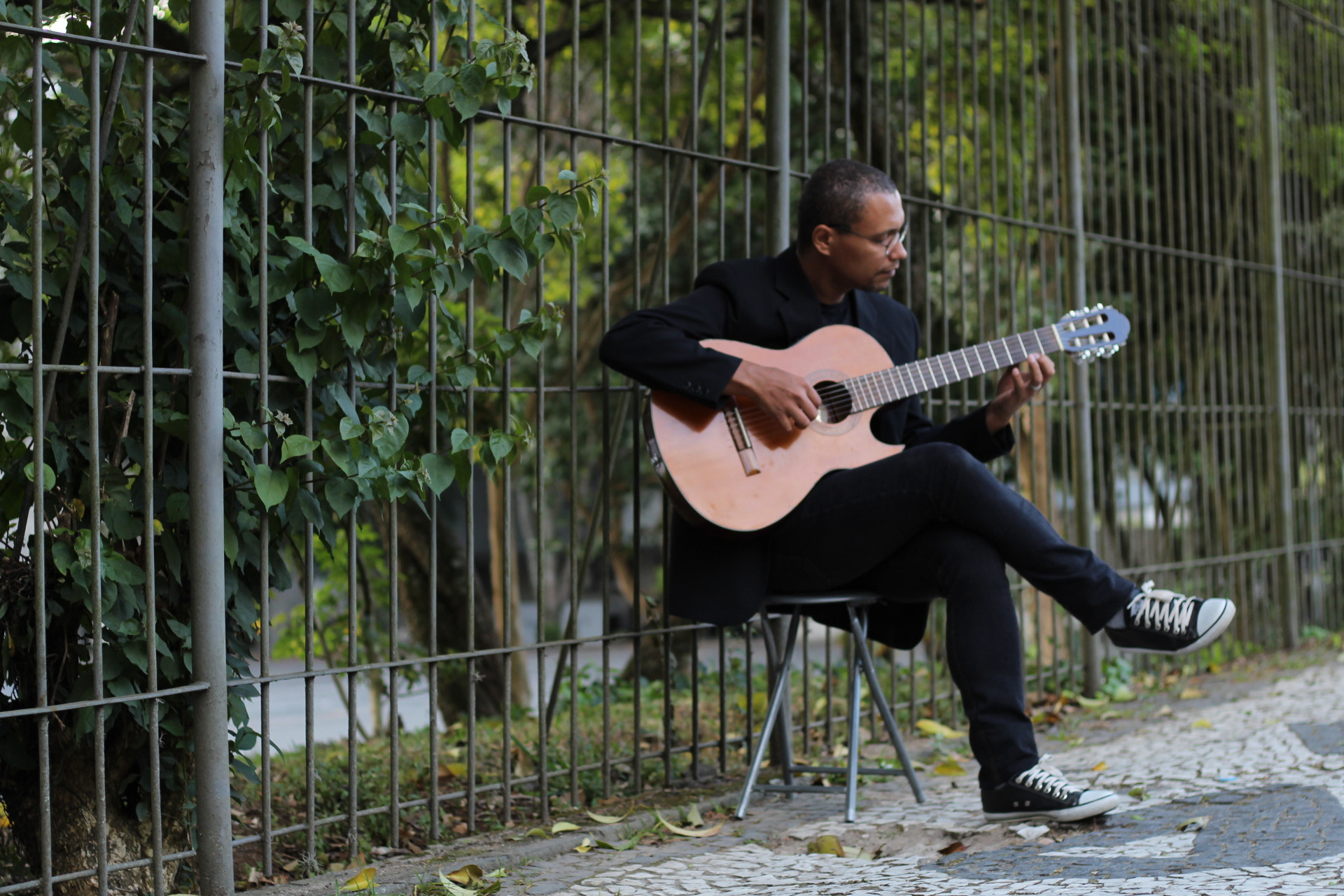 Canon EOS 1300D (EOS Rebel T6 / EOS Kiss X80) sample photo. Vamos sempre ouvir uma boa música. photography