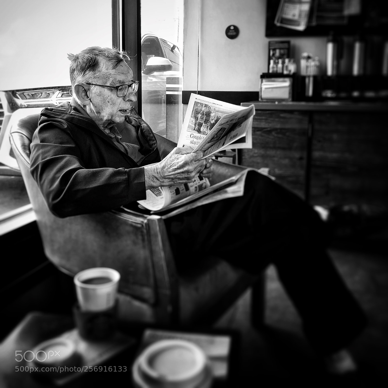 Apple iPhone X sample photo. News reading photography