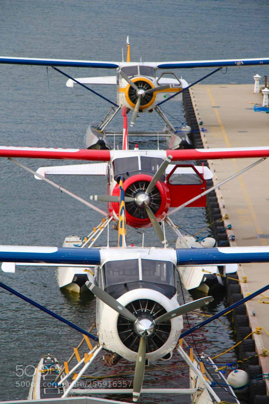 Canon EOS 700D (EOS Rebel T5i / EOS Kiss X7i) sample photo. Float plane line-up photography