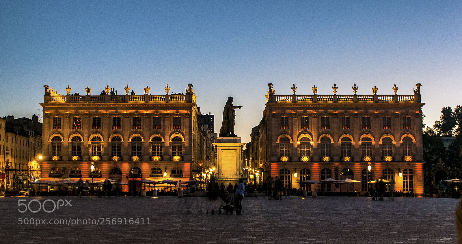 Nikon D3100 sample photo. Heure bleue place stanislas photography