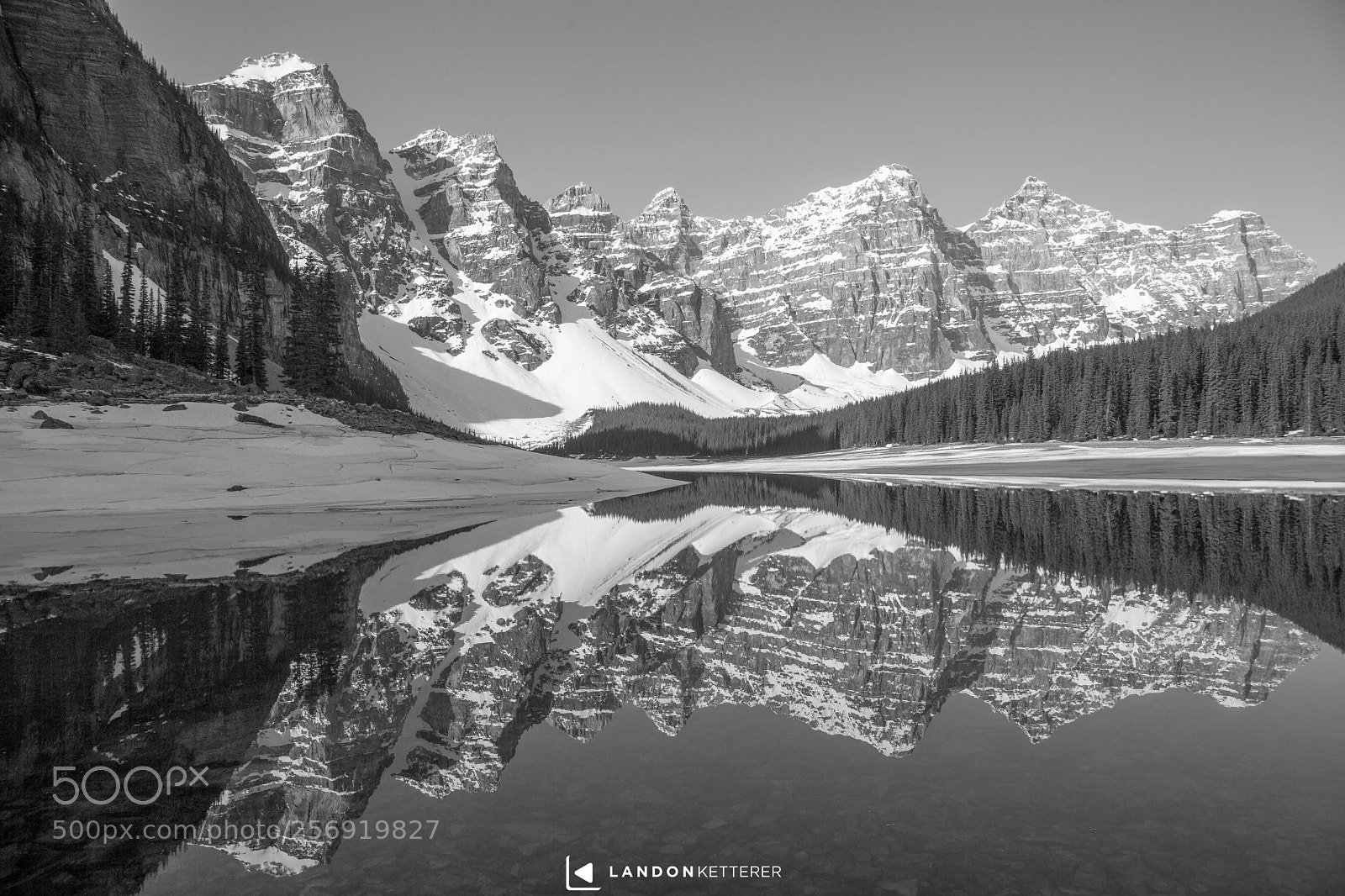Canon EOS 5D Mark II sample photo. Waking moraine black and photography