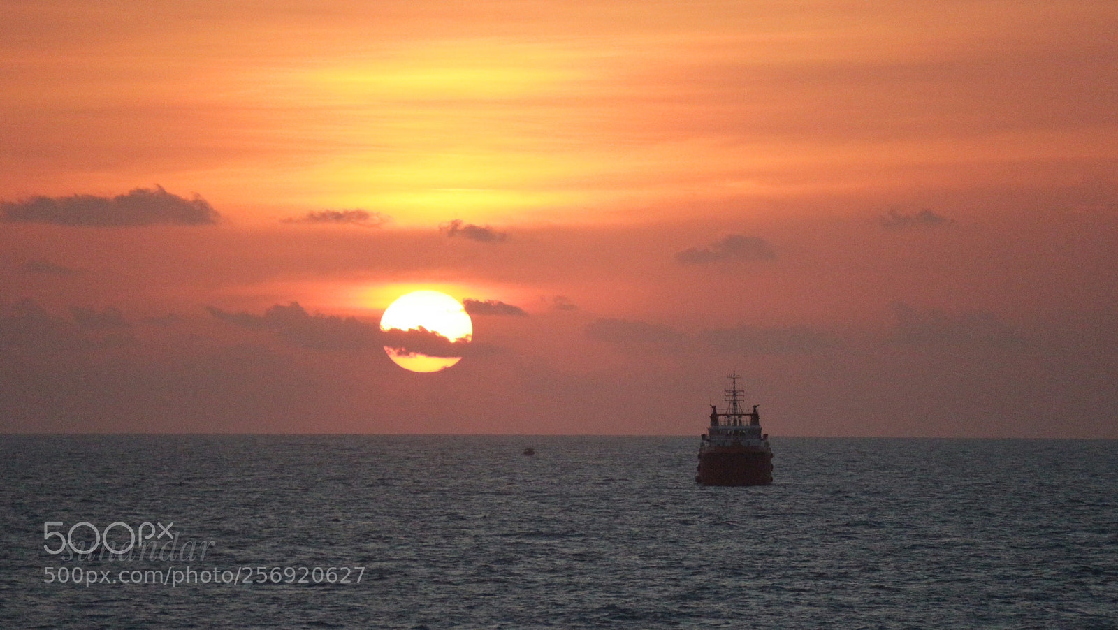 Canon EOS M10 sample photo. Supply boat photography