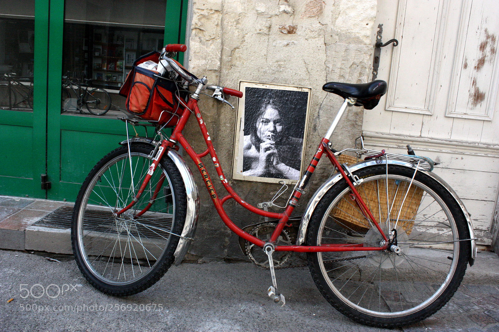 Canon EOS 450D (EOS Rebel XSi / EOS Kiss X2) sample photo. Whispering on bike photography