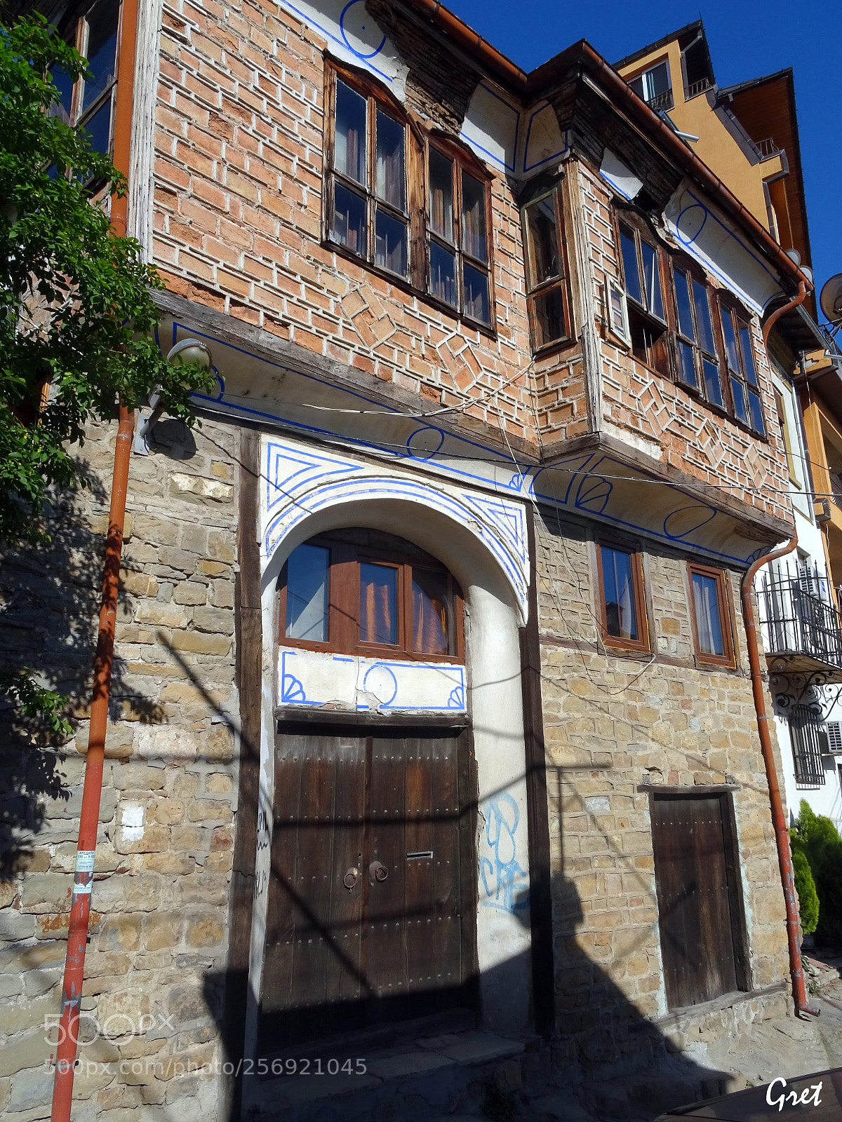 Sony DSC-HX60 sample photo. Old house photography