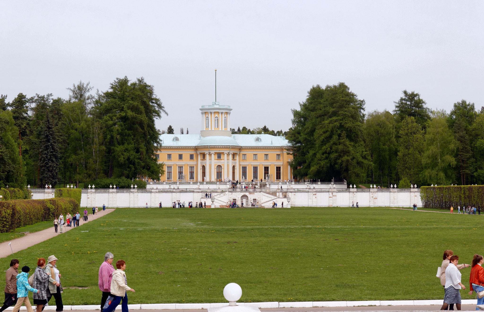 Tamron SP AF 17-50mm F2.8 XR Di II LD Aspherical (IF) sample photo. Arkhangelskoye estate photography