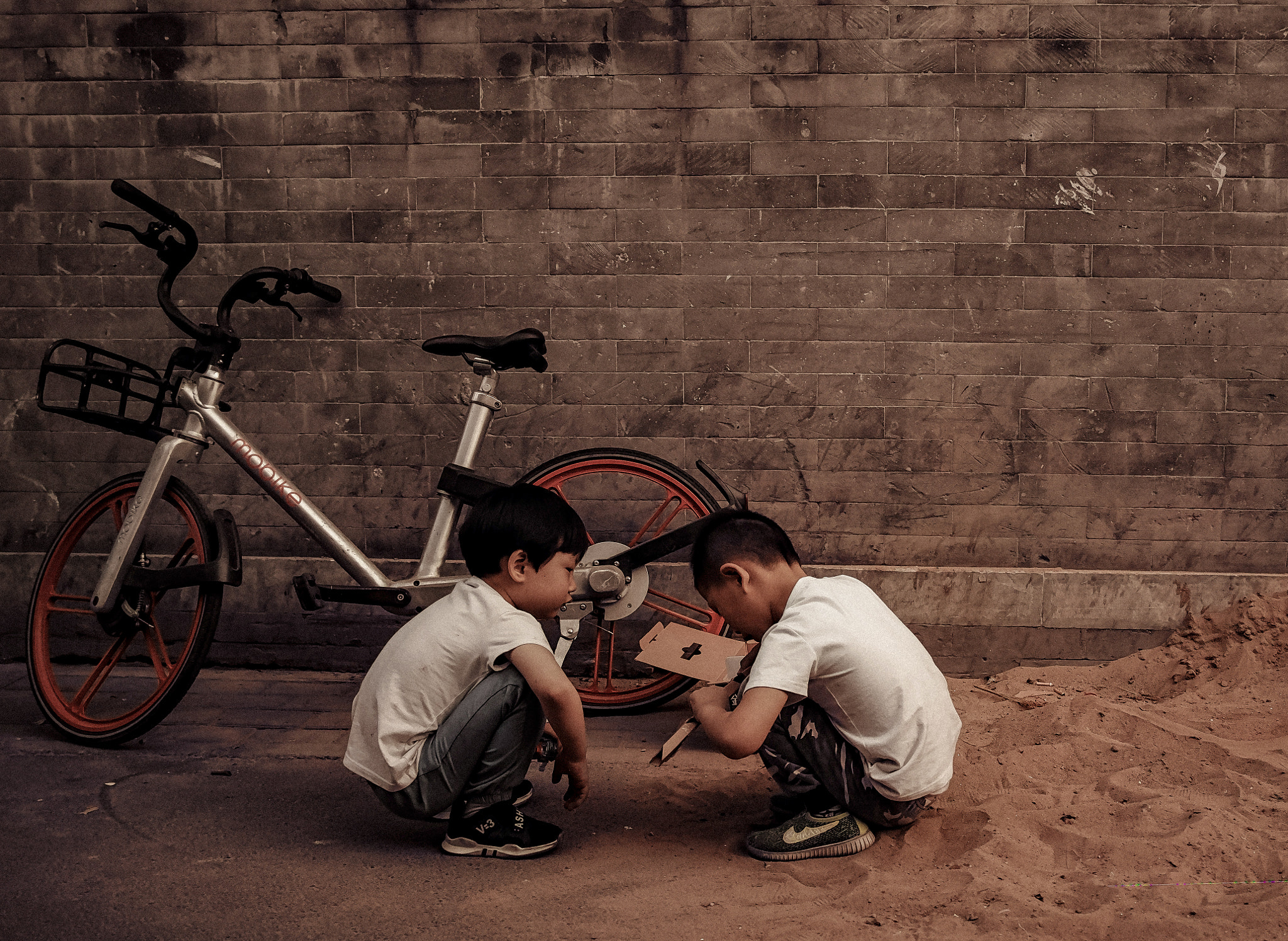 Sigma dp1 Quattro sample photo. Children in hutong photography