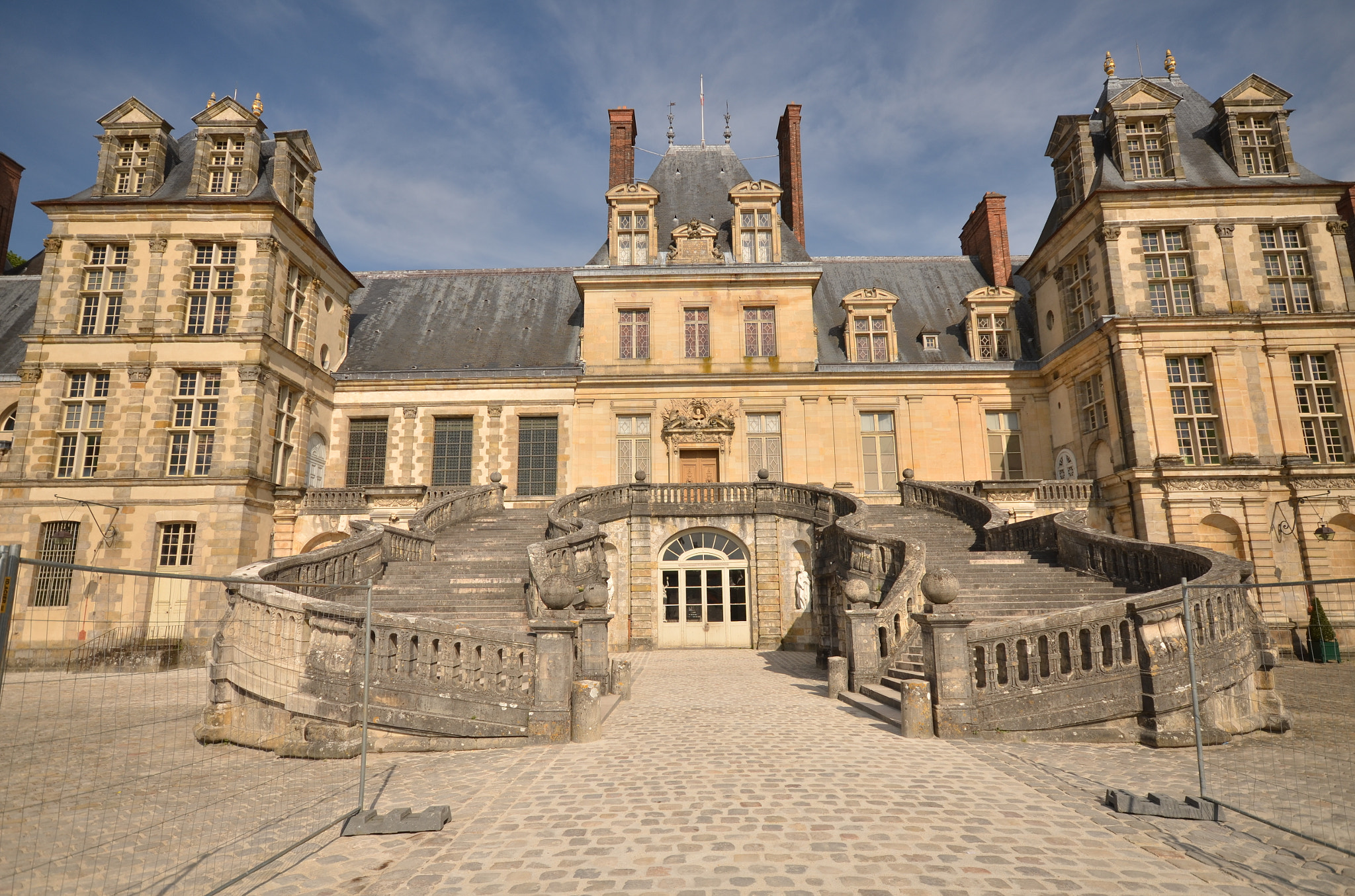 Nikon D7000 + Sigma 10-20mm F4-5.6 EX DC HSM sample photo. Cchateau fontainebleau  escalier d'honneur photography