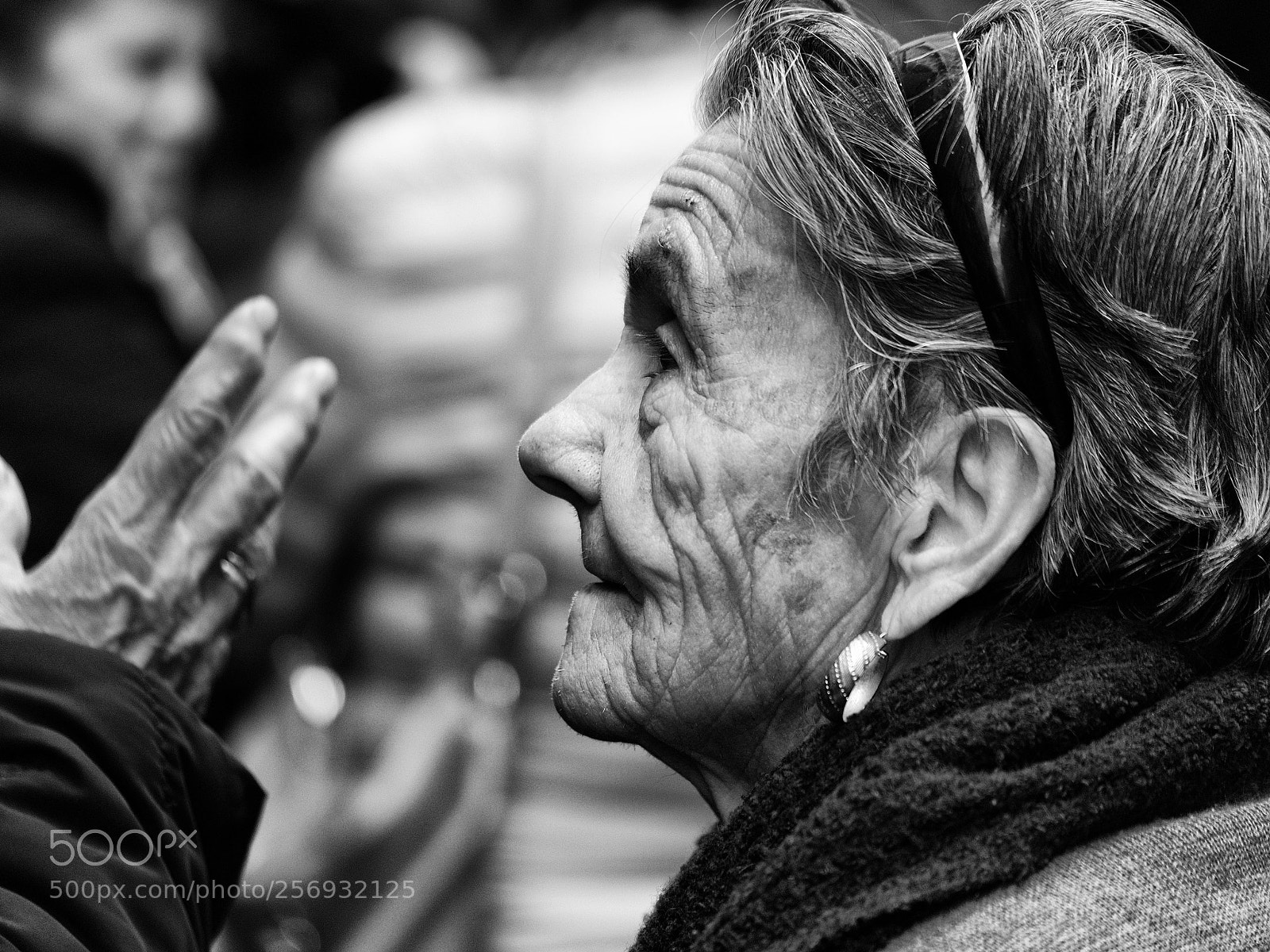 Olympus OM-D E-M1 sample photo. Old lady talking photography