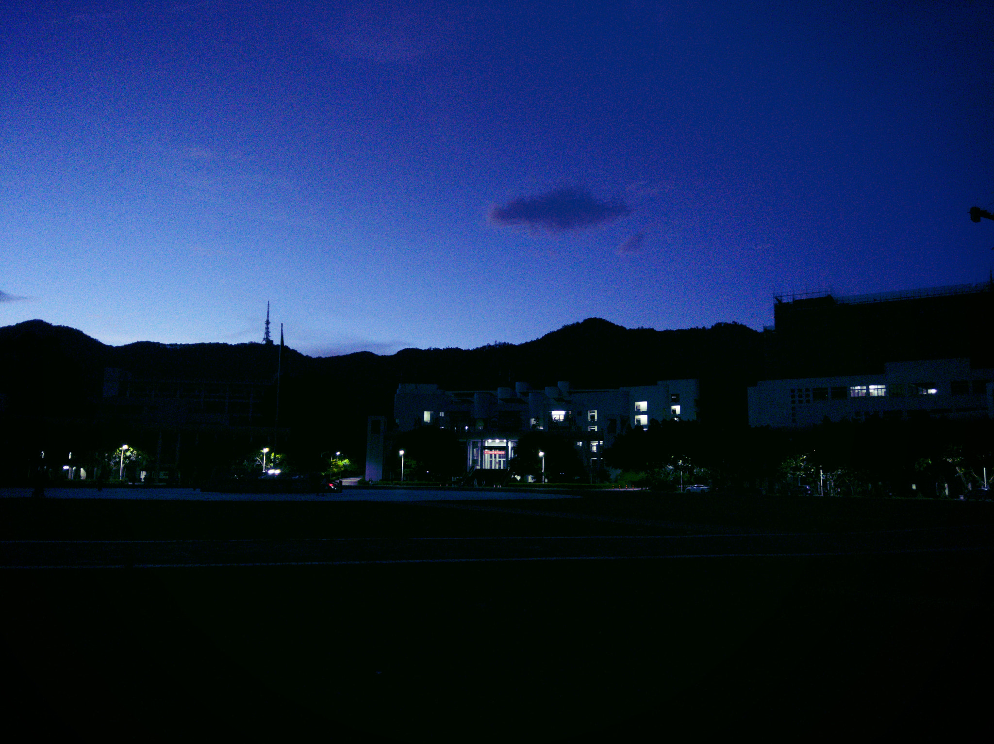 HTC U11 sample photo. 学校的夜 photography