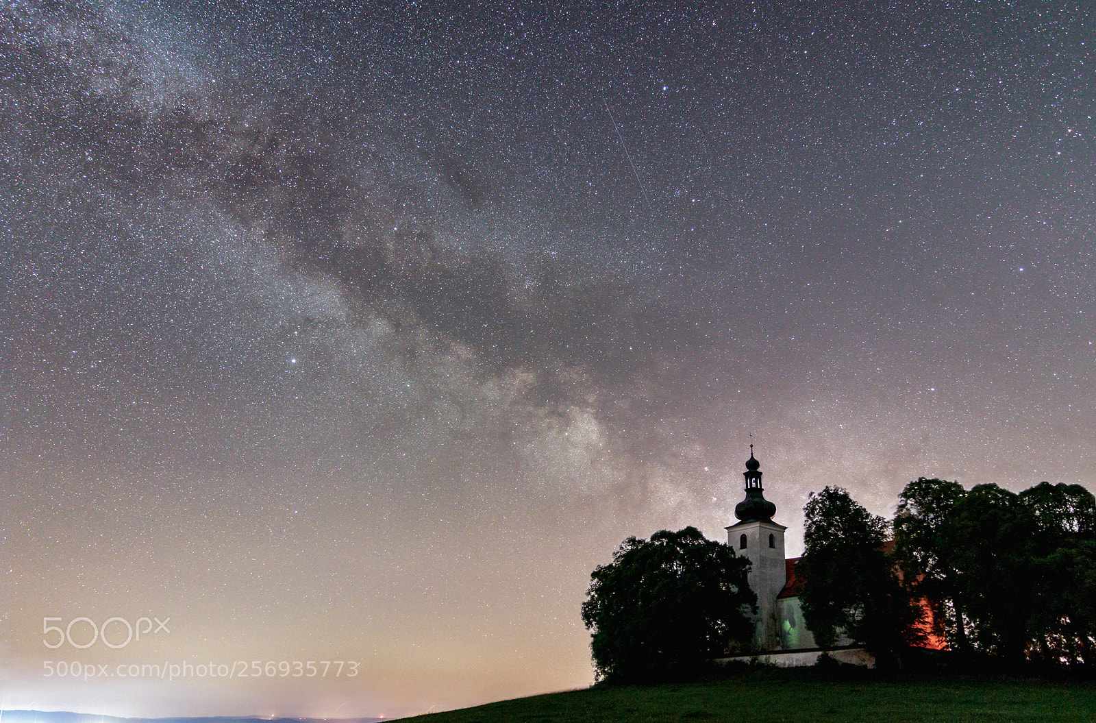 Canon EOS 77D (EOS 9000D / EOS 770D) sample photo. The milky way above photography
