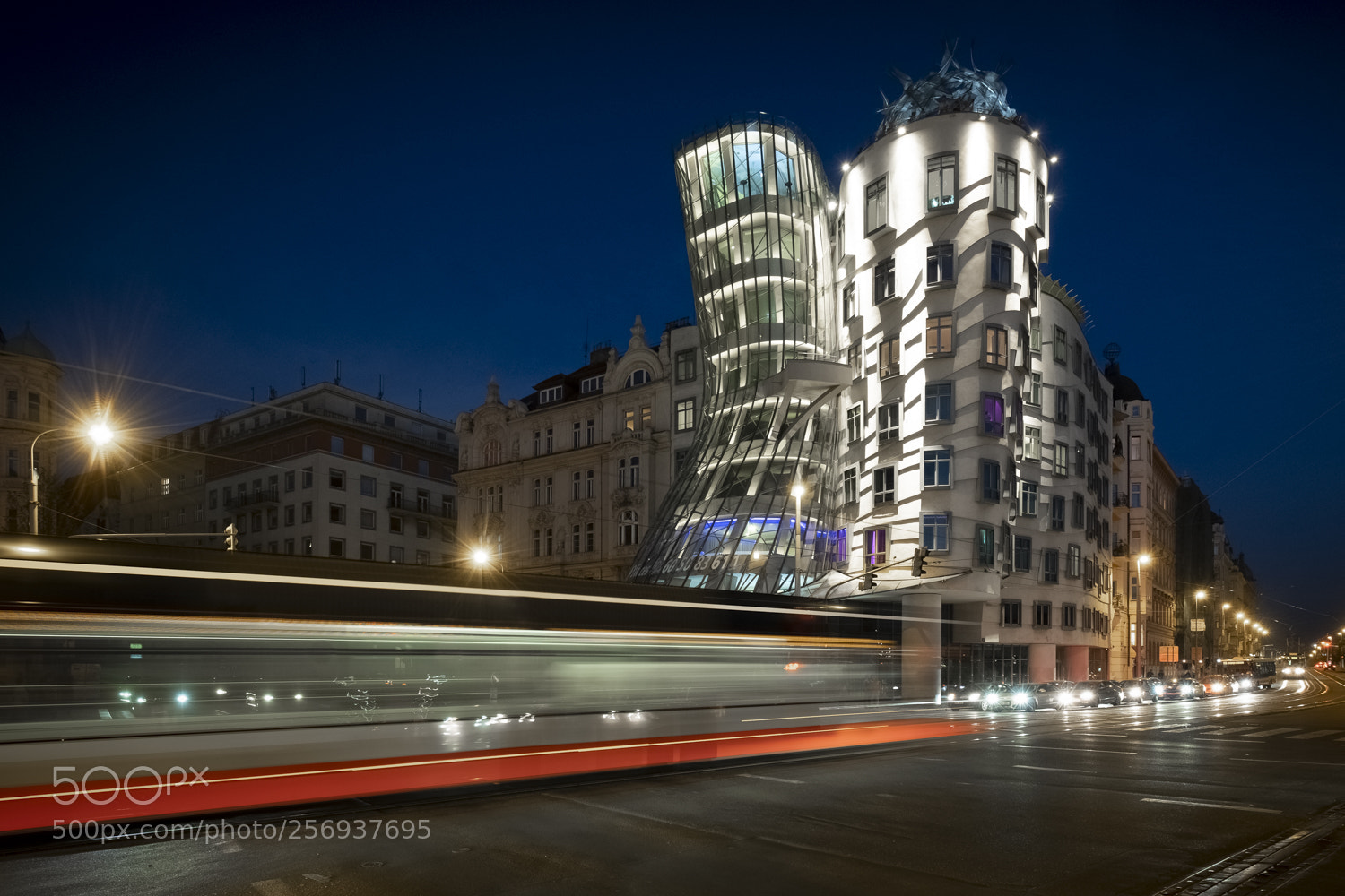 Fujifilm X-H1 sample photo. Dancing house photography
