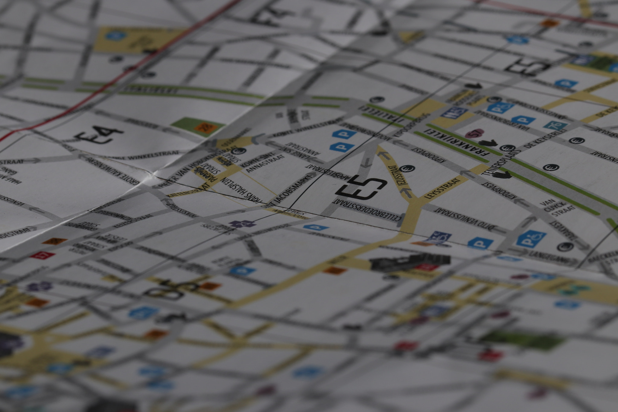 Canon EF 100mm F2.8L Macro IS USM sample photo. In the town photography