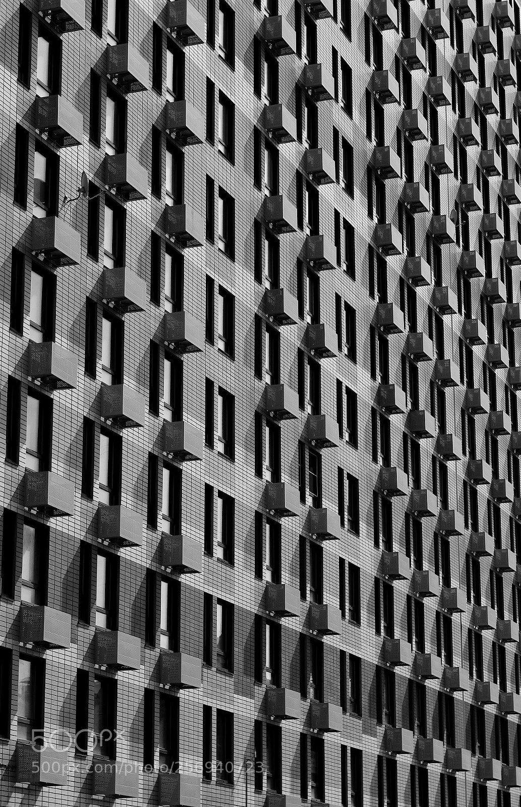 Canon EOS 100D (EOS Rebel SL1 / EOS Kiss X7) sample photo. Wall modern building photography