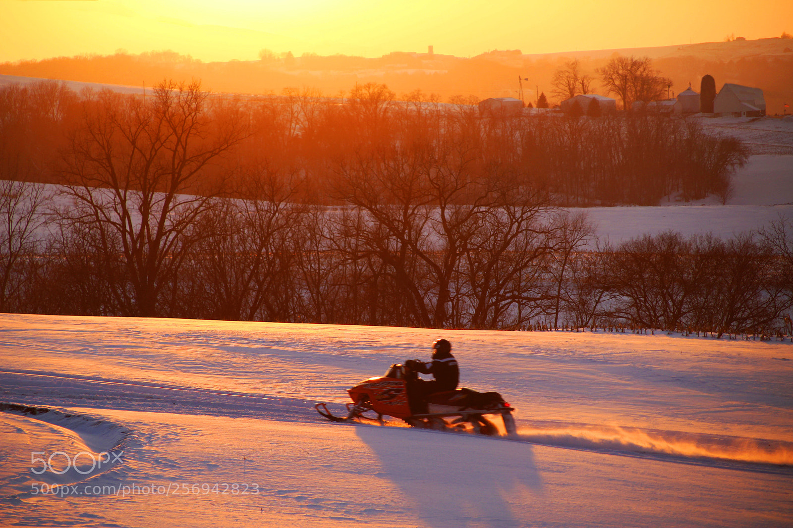 Canon EOS 1300D (EOS Rebel T6 / EOS Kiss X80) sample photo. Snowmobile photography