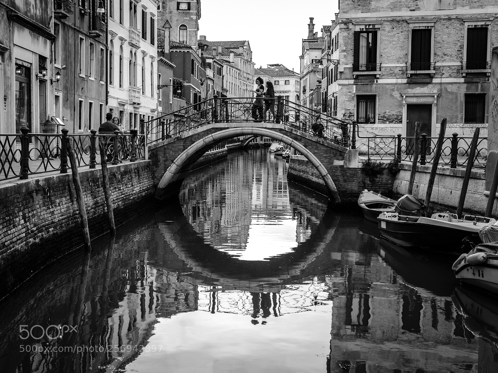 Fujifilm X-T2 sample photo. Walkway in venice photography