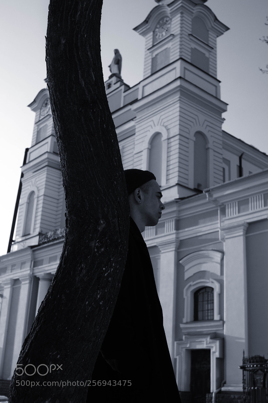Sony SLT-A58 sample photo. Tree and man photography