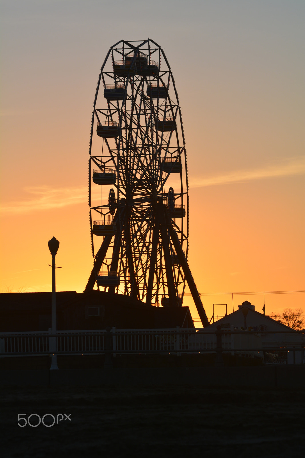 Nikon D5200 sample photo. Sunset over the ferris wheel photography
