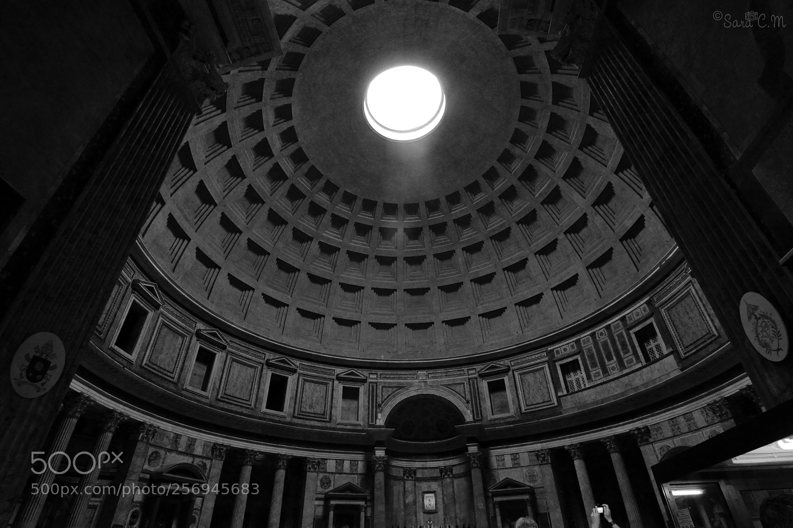 Canon EOS 550D (EOS Rebel T2i / EOS Kiss X4) sample photo. Interior of pantheon rome photography
