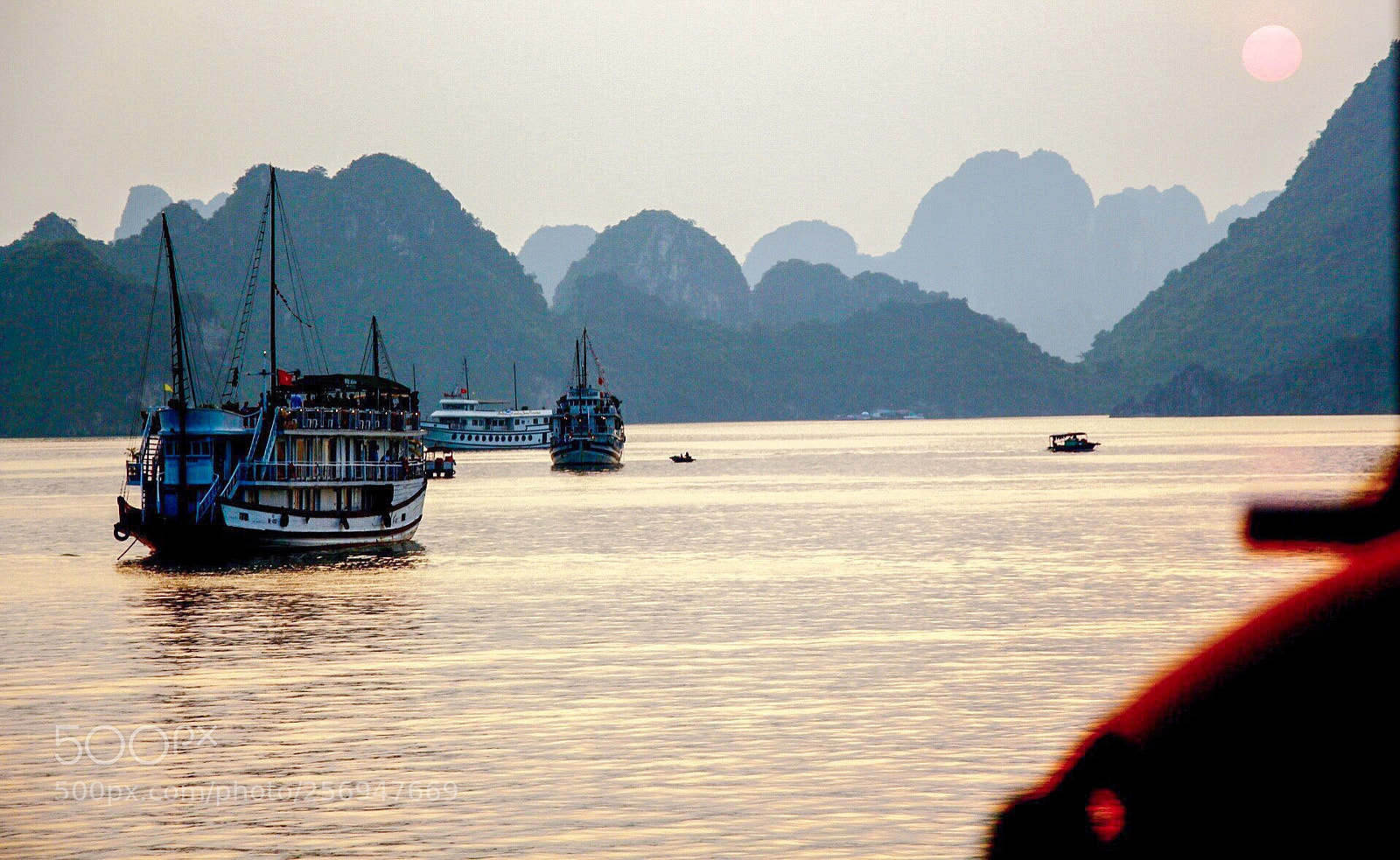 Canon EOS 700D (EOS Rebel T5i / EOS Kiss X7i) sample photo. Morning on the mekong photography