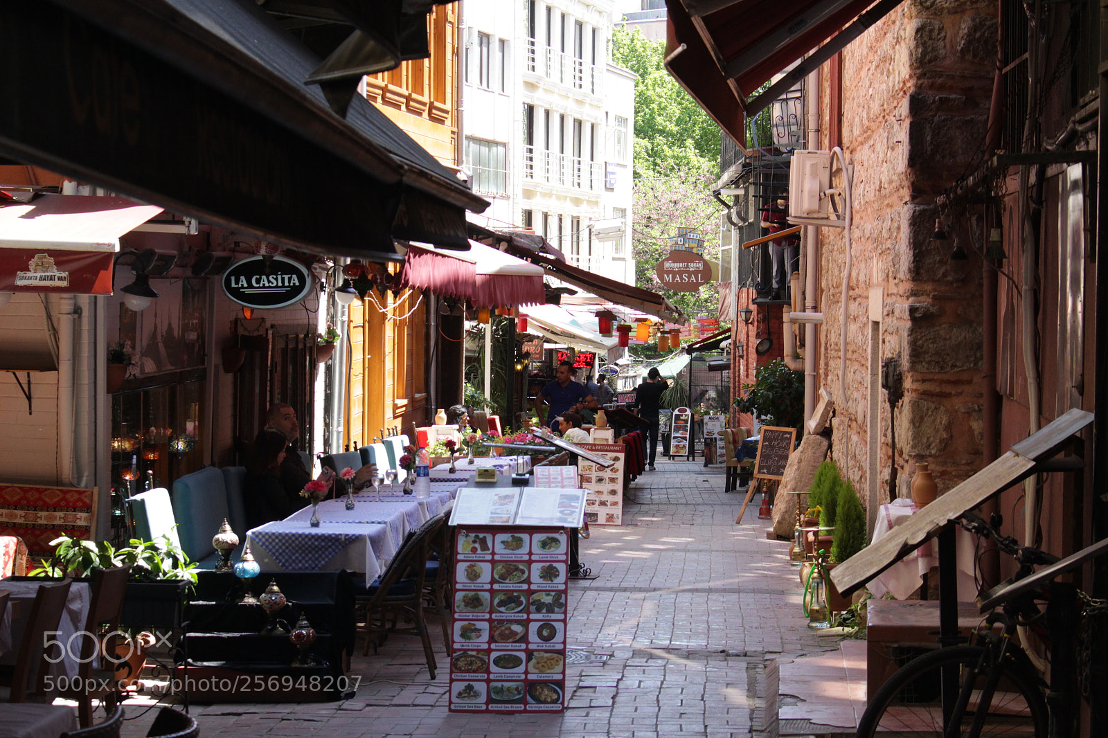 Canon EOS 700D (EOS Rebel T5i / EOS Kiss X7i) sample photo. Istanbul streets photography